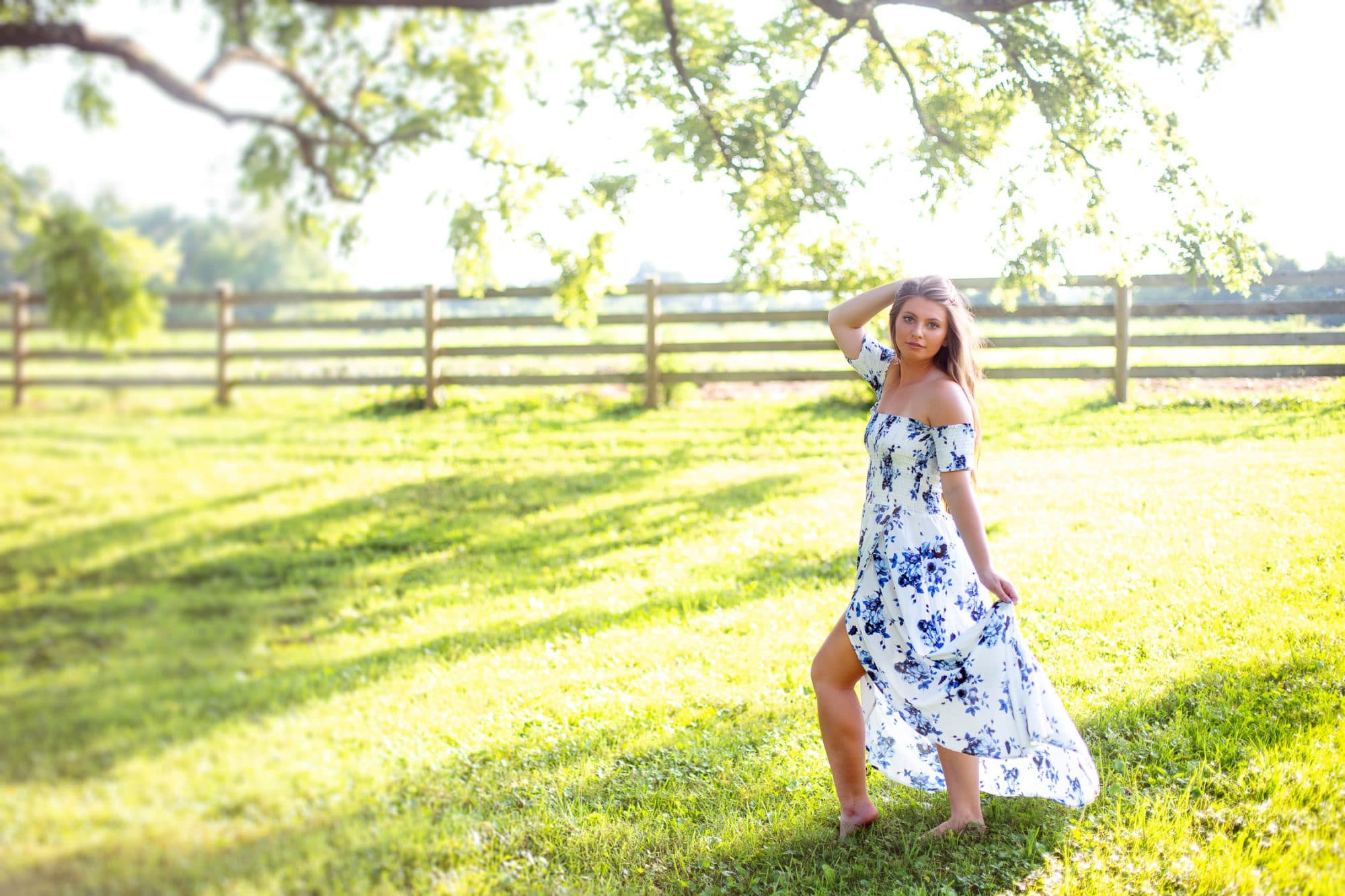 https://www.averysphotography.com/wp-content/uploads/2018/08/Louisville-Senior-Picture-Blackacre-Nature-Preserve-06-2000x1333.jpg